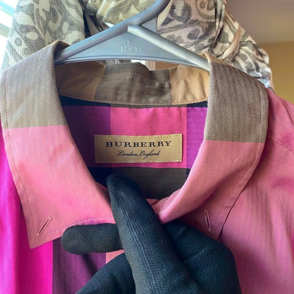 Mens Burberry Long sleeve- button up shirt. Can’t find this style color anymore!